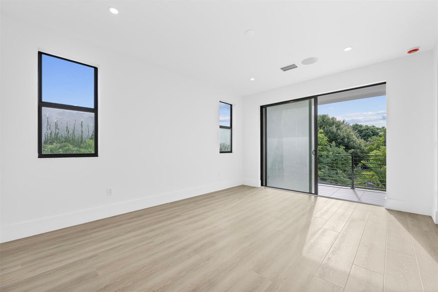 Spacious, unfurnished interior of a new home in , Fort Lauderdale (Image 22). Spacious, unfurnished interior of a new home in , Fort Lauderdale (Image 22).