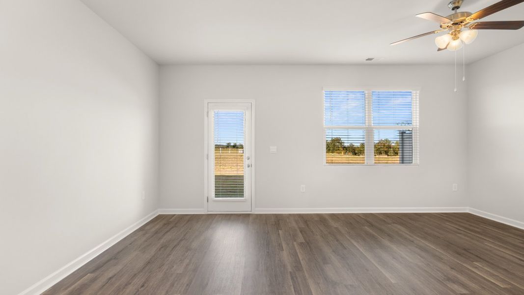 Spacious, unfurnished interior of a new home in Weatherstone, Grovetown (Image 15).