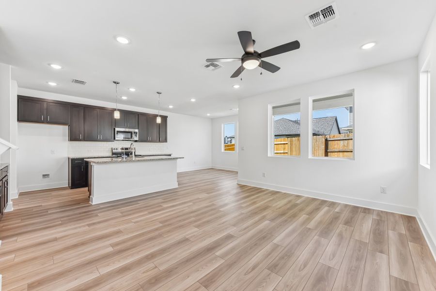 Spacious, unfurnished interior of a new home in Freedom at Anthem, Kyle (Image 12).
