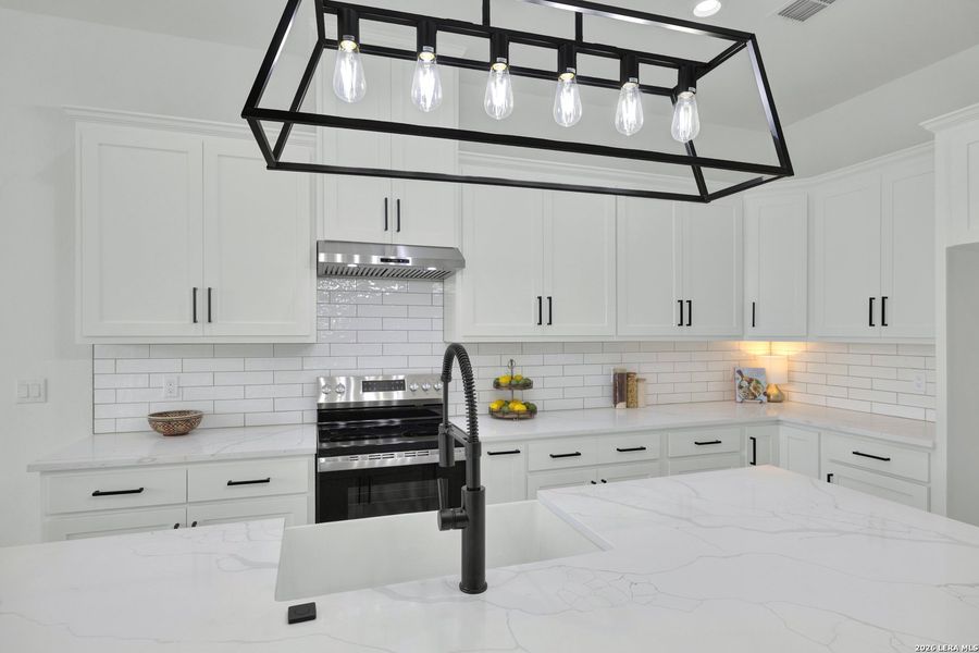 Furnished interior view inside a new home in , Seguin (Image 11).