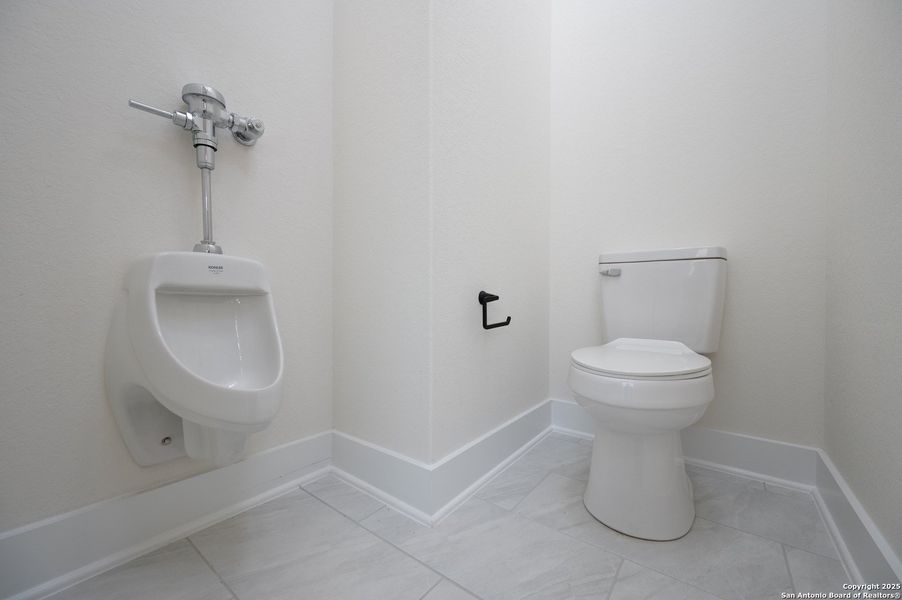 Furnished interior view inside a new home in , New Braunfels (Image 4).