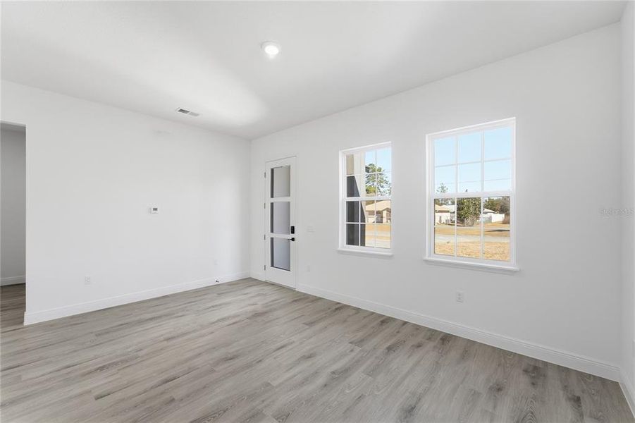 Spacious, unfurnished interior of a new home in , Ocala (Image 14).