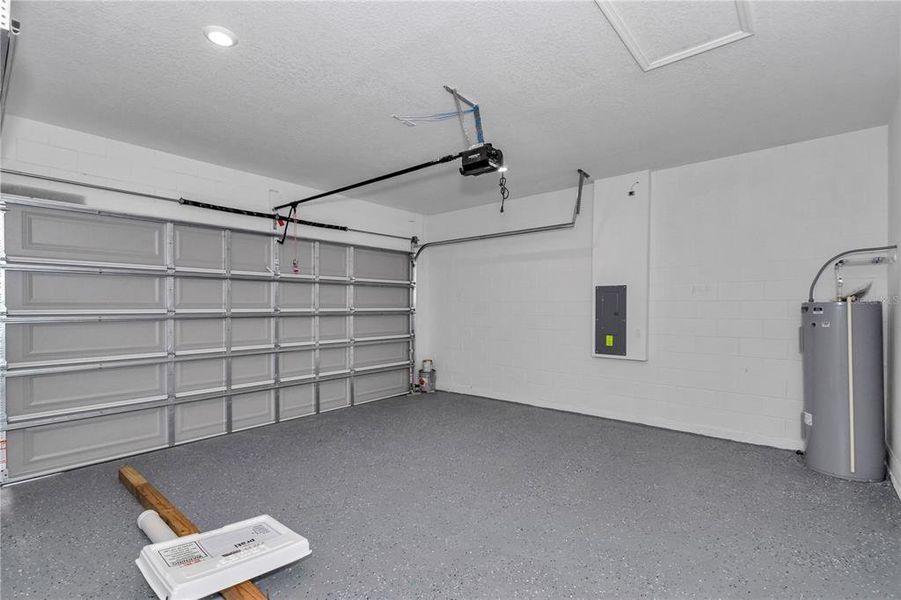 Spacious, unfurnished interior of a new home in , Citrus Springs (Image 36).