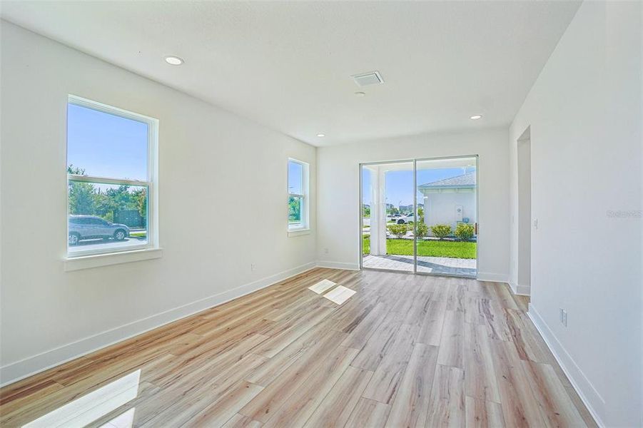 Spacious, unfurnished interior of a new home in Lagoon Residences at Epperson, Wesley Chapel (Image 35).
