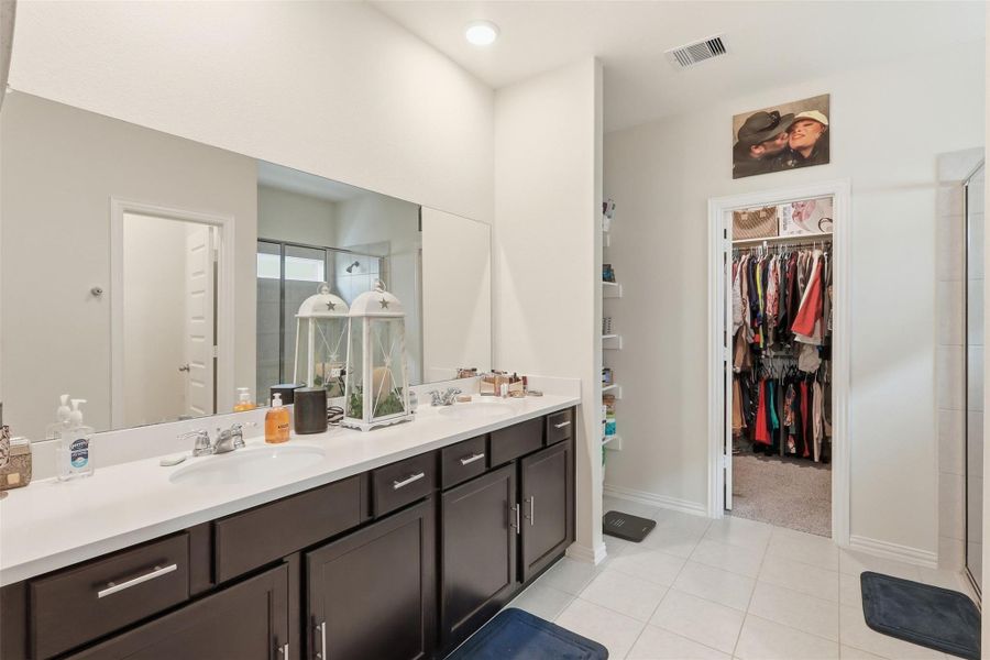 Furnished interior view inside a new home in Oakwood Estates, Waller (Image 17).