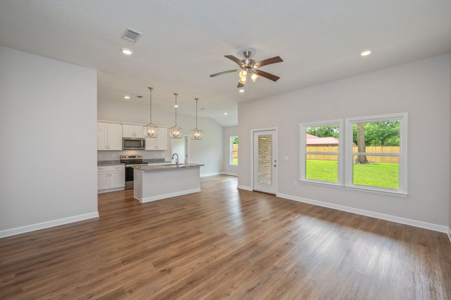Spacious, unfurnished interior of a new home in Barton's Bend, Crestview (Image 13). Spacious, unfurnished interior of a new home in Barton's Bend, Crestview (Image 13).