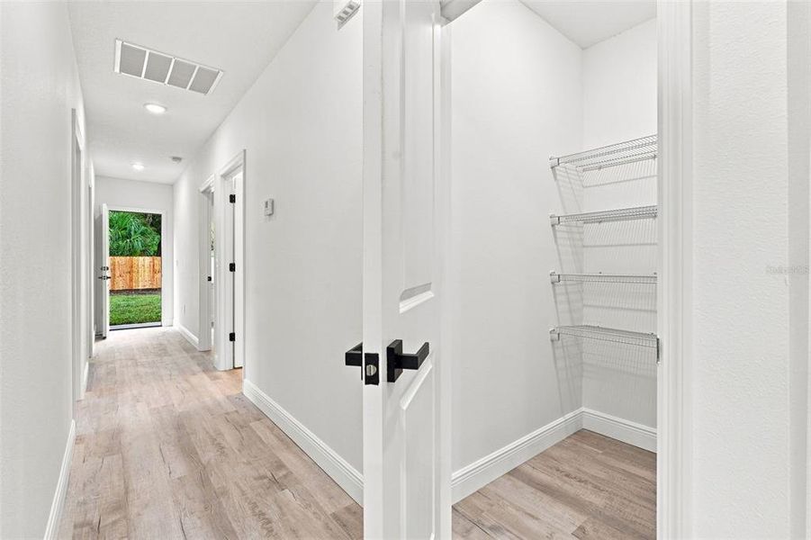 Spacious, unfurnished interior of a new home in , Deland (Image 15).