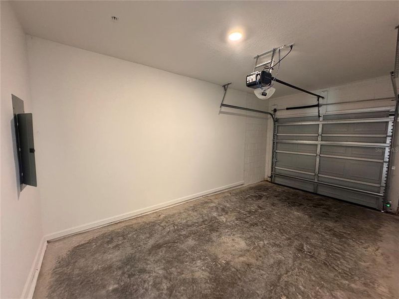 Spacious, unfurnished interior of a new home in , Orlando (Image 12).