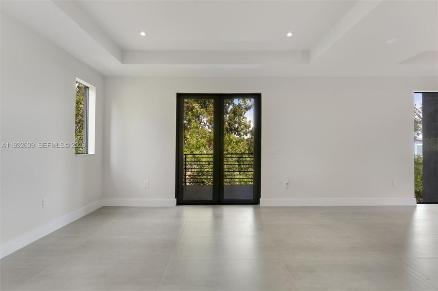 Spacious, unfurnished interior of a new home in , Key Largo (Image 23).
