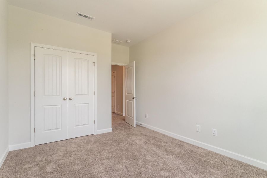 Spacious, unfurnished interior of a new home in Six Oaks, Summerville (Image 11).