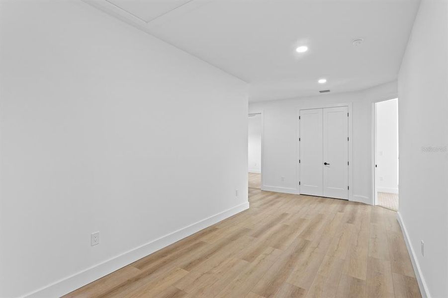 Spacious, unfurnished interior of a new home in , Lutz (Image 20).