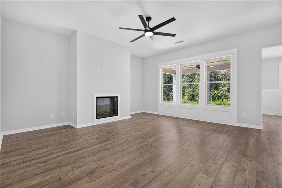 Spacious, unfurnished interior of a new home in , Athens (Image 44).