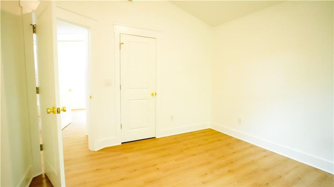 Spacious, unfurnished interior of a new home in , Atlanta (Image 8).