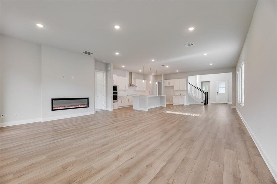 Spacious, unfurnished interior of a new home in Bayside, Rowlett (Image 14).
