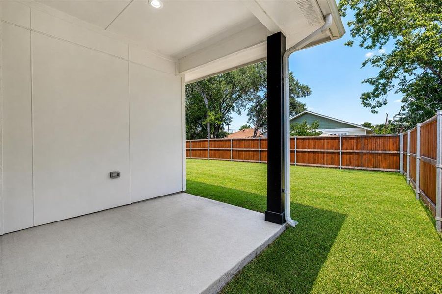 Large covered Porch Large covered Porch