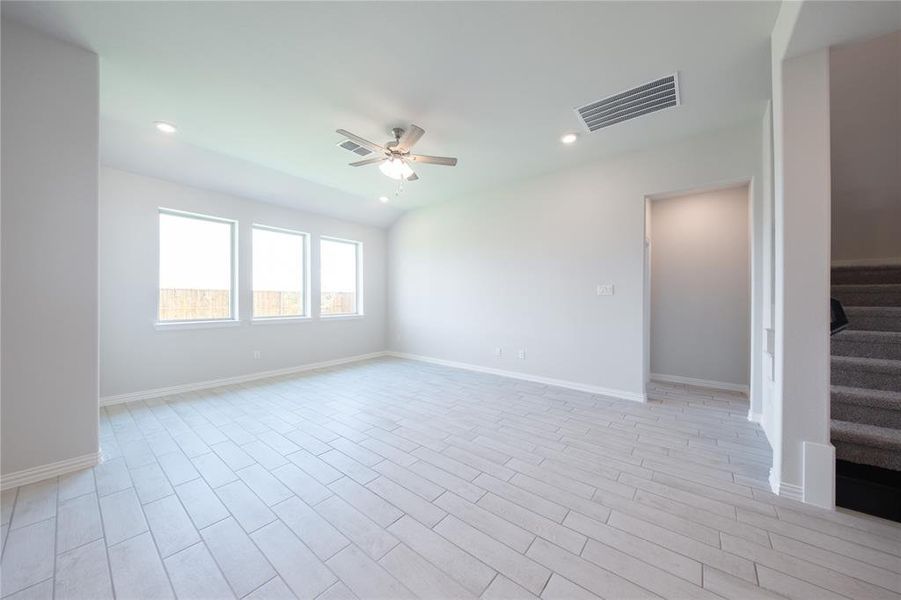 Spacious, unfurnished interior of a new home in Lake Pointe: Lake Pointe at Paloma Creek, Little Elm (Image 13).