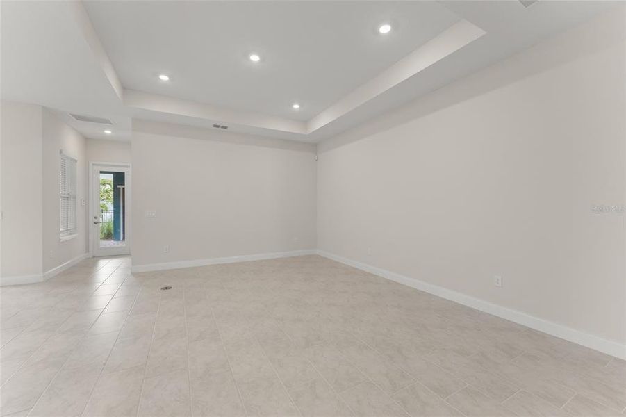 Spacious, unfurnished interior of a new home in , Orlando (Image 43).