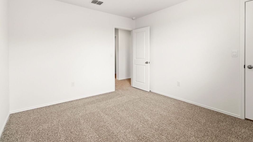 Spacious, unfurnished interior of a new home in Durango, Mustang Ridge (Image 23).