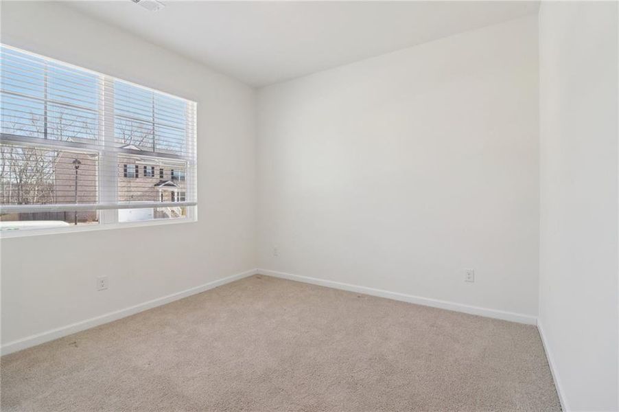 Spacious, unfurnished interior of a new home in Broder Farm, Stockbridge (Image 12).