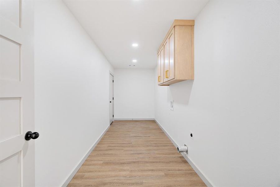 Spacious, unfurnished interior of a new home in , Powderly (Image 14).