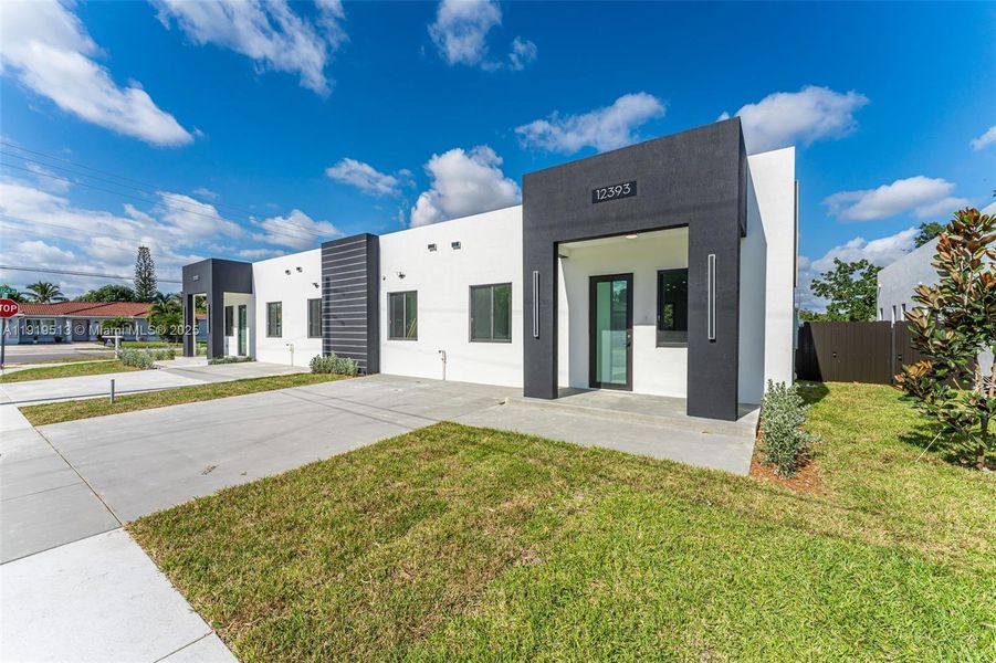 Exterior details and patio area of a home in , Miami (Image 2).