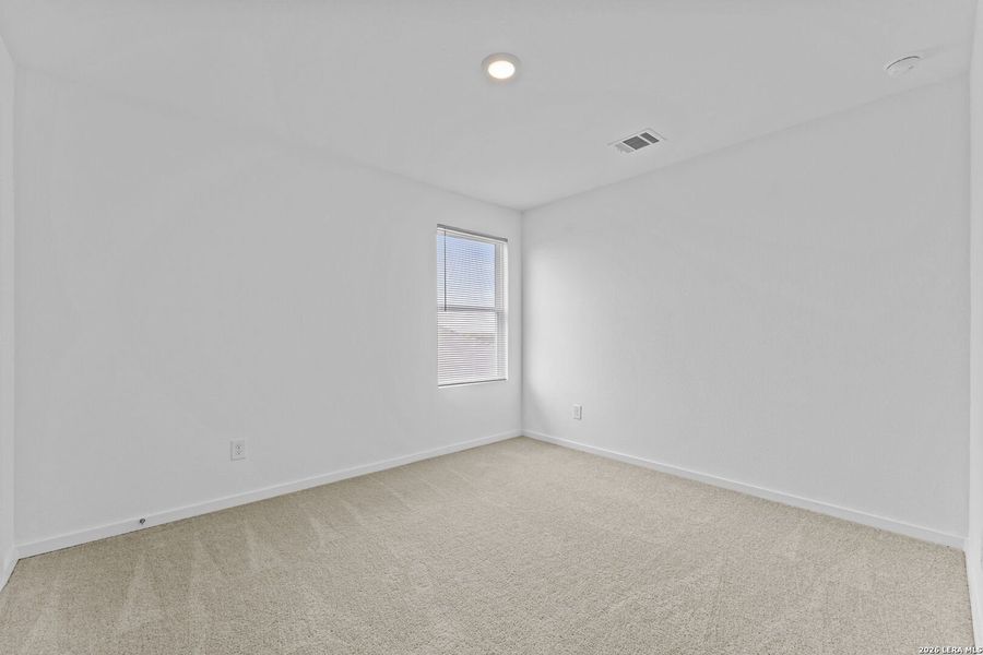 Spacious, unfurnished interior of a new home in Spring Grove, St. Hedwig (Image 22).