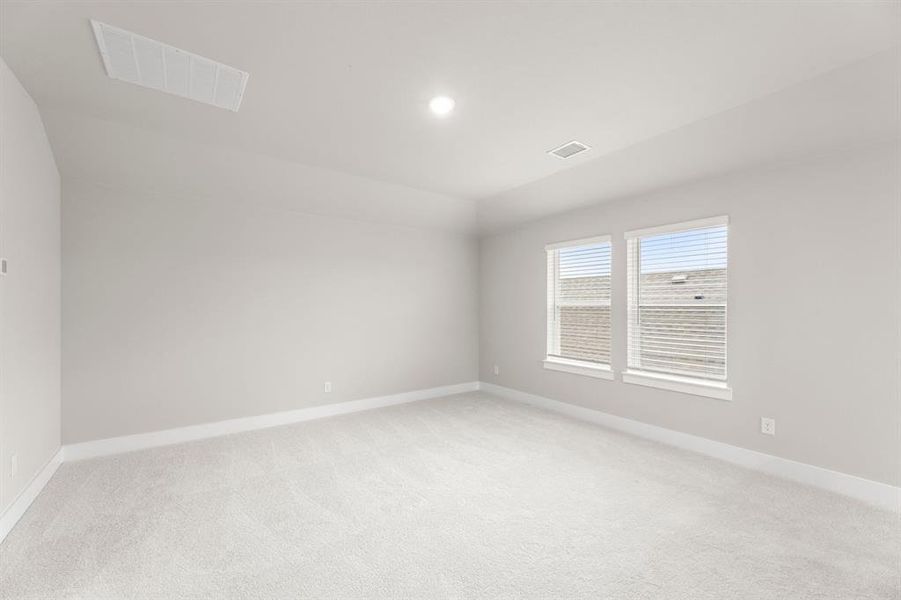 Spacious, unfurnished interior of a new home in The Villages of Hurricane Creek, Anna (Image 3).