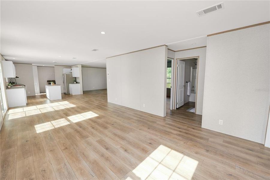 Spacious, unfurnished interior of a new home in , Lakeland (Image 52).