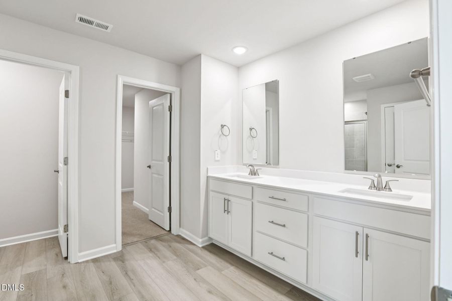 24-web-or-mls-Raleigh- River Glen-38 Hof