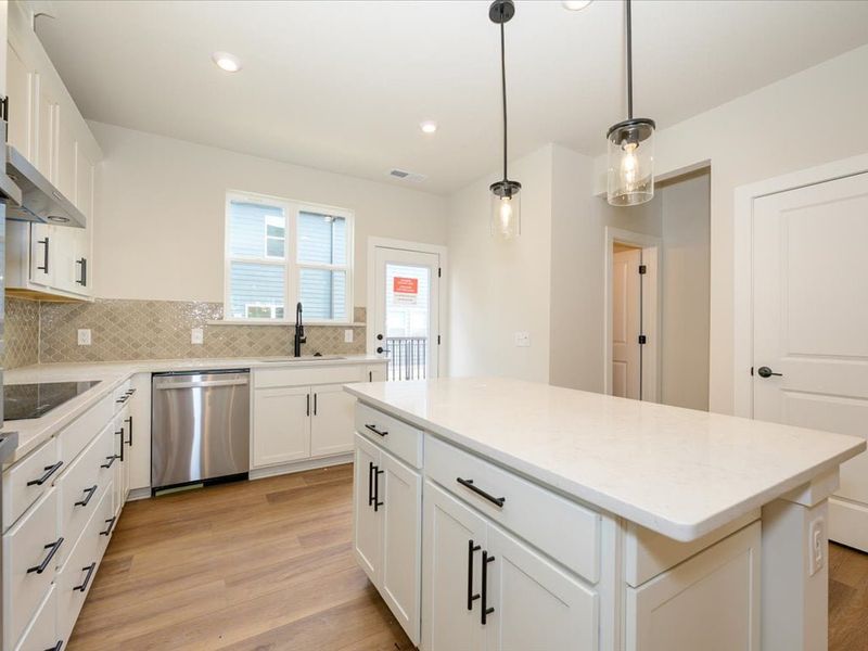 Furnished interior view inside a new home in Context at Oakhurst, Charlotte (Image 8). Furnished interior view inside a new home in Context at Oakhurst, Charlotte (Image 8).