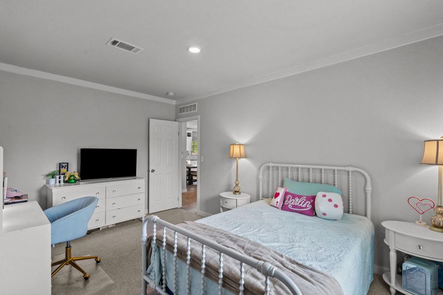 Furnished interior view inside a new home in , Santa Fe (Image 26).