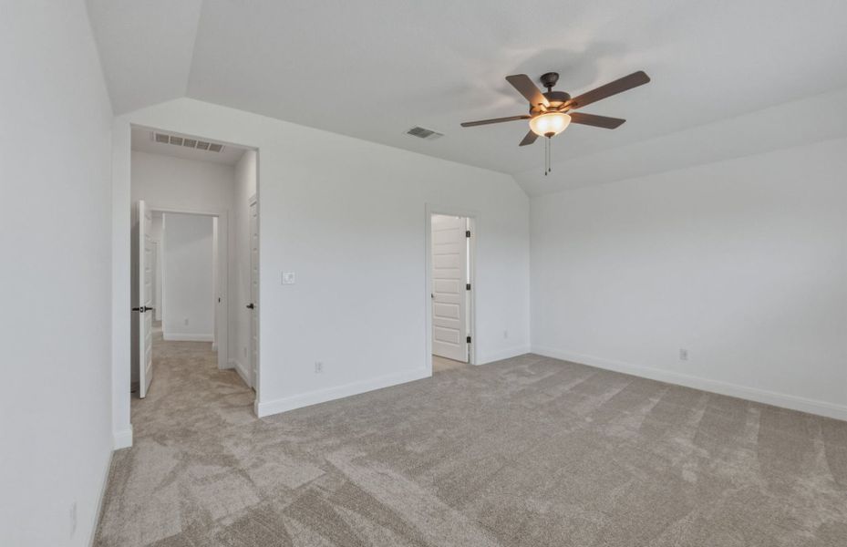 Representative unfurnished interior of a home built from the Saddlebrook by Pulte Homes in Santa Rita Ranch, Liberty Hill (Image 16).