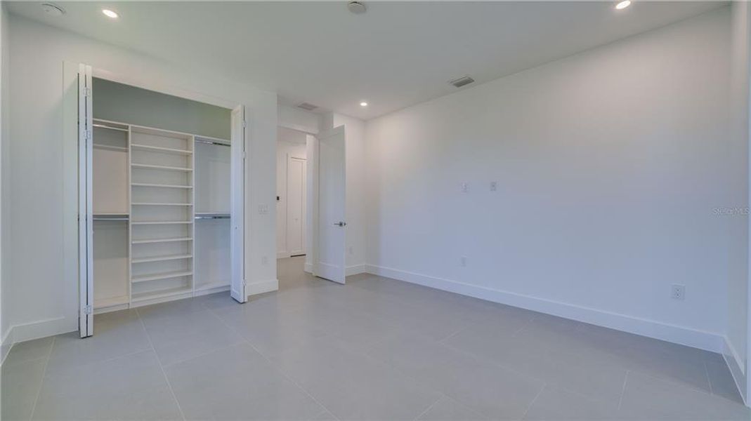 Spacious, unfurnished interior of a new home in , Lehigh Acres (Image 30).