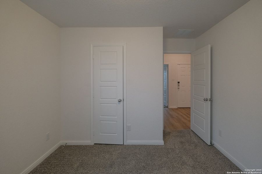 Spacious, unfurnished interior of a new home in Greenspoint Heights, Seguin (Image 24).