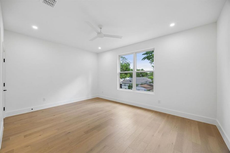 Spacious, unfurnished interior of a new home in , Dallas (Image 22).