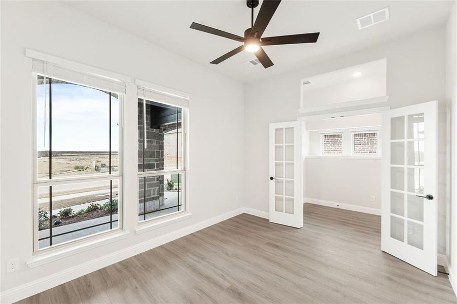 Spacious, unfurnished interior of a new home in Creekview Meadows, Pilot Point (Image 20).