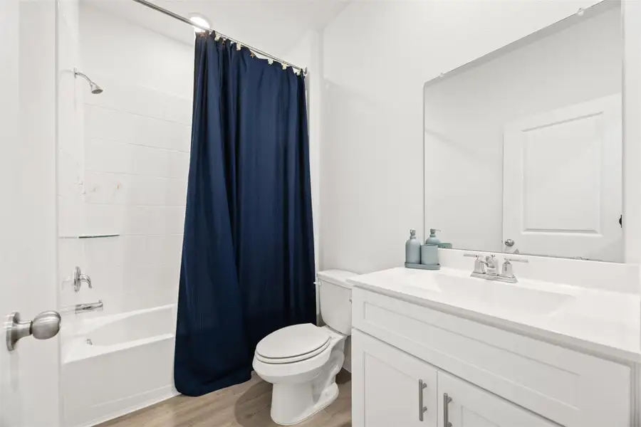 Furnished interior view inside a new home in , Alvin (Image 25).