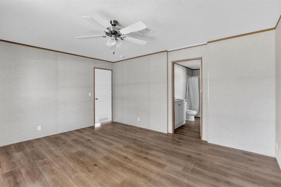 Spacious, unfurnished interior of a new home in , Aurora (Image 27).