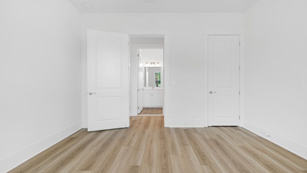 Spacious, unfurnished interior of a new home in , Summerville (Image 15).