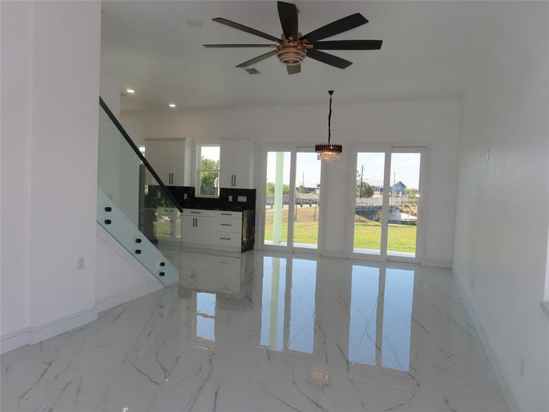 Spacious, unfurnished interior of a new home in , Apollo Beach (Image 12).