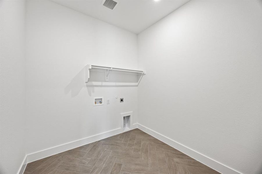 Spacious, unfurnished interior of a new home in Chatham Reserve, Providence Village (Image 20).