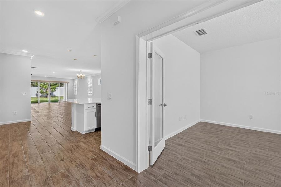 Spacious, unfurnished interior of a new home in , Mount Dora (Image 17).