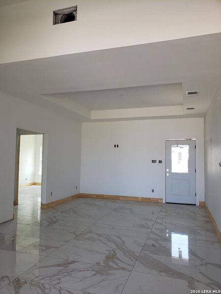 Spacious, unfurnished interior of a new home in , Eagle Pass (Image 4).