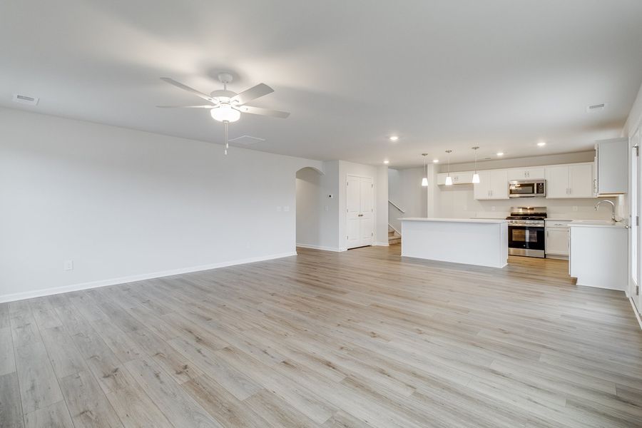 Spacious, unfurnished interior of a new home in Winston Point, Gilbert (Image 18).