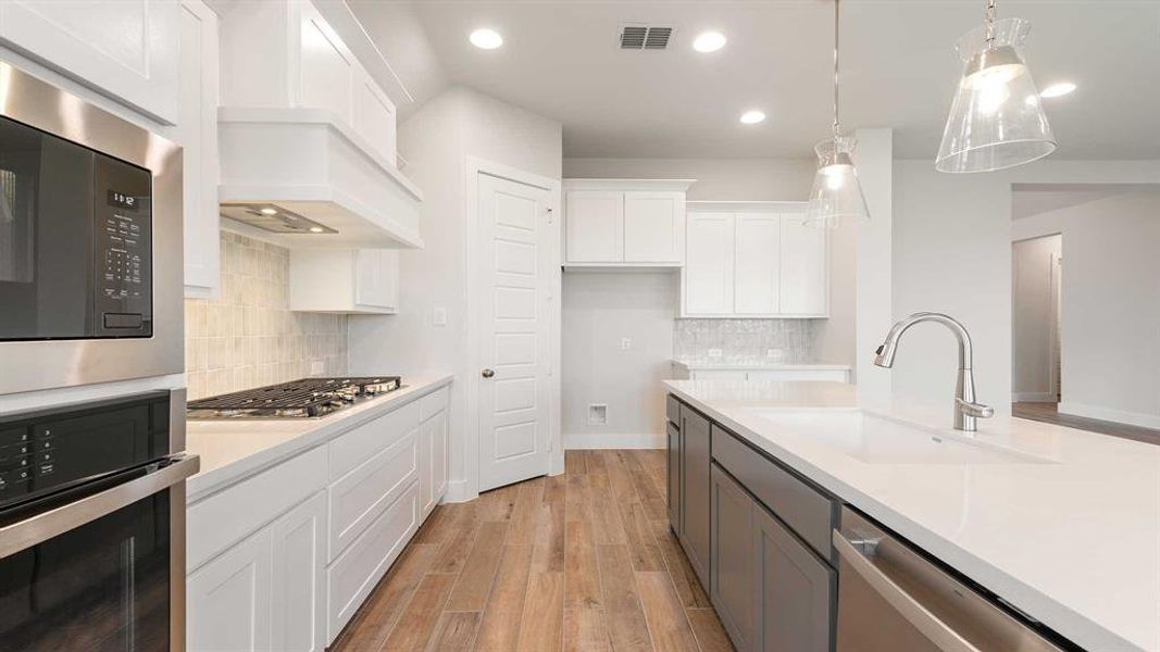 Furnished interior view inside a new home in Myrtle Creek 60', Waxahachie (Image 11).