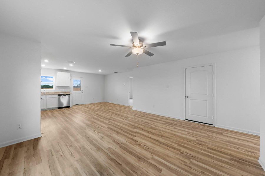 Spacious, unfurnished interior of a new home in Sunset Oaks, Maxwell (Image 7).