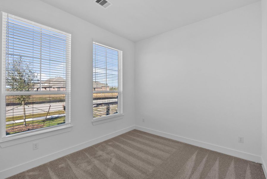 Spacious, unfurnished interior of a new home in Blue Heron, Mont Belvieu (Image 26).