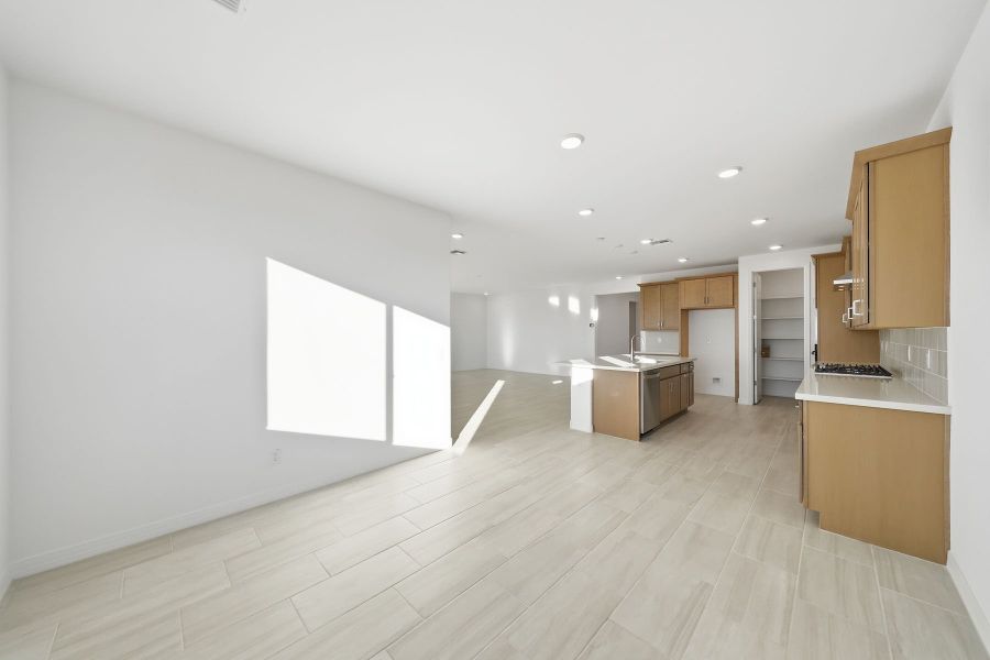 Spacious, unfurnished interior of a new home in Tierra Vistoso, Surprise (Image 9).