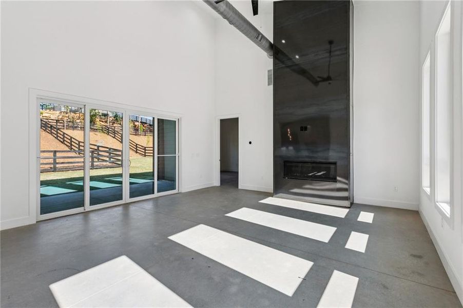 Spacious, unfurnished interior of a new home in , Marietta (Image 19).