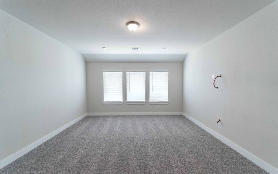 Spacious, unfurnished interior of a new home in Canterra Creek, Rosharon (Image 47).